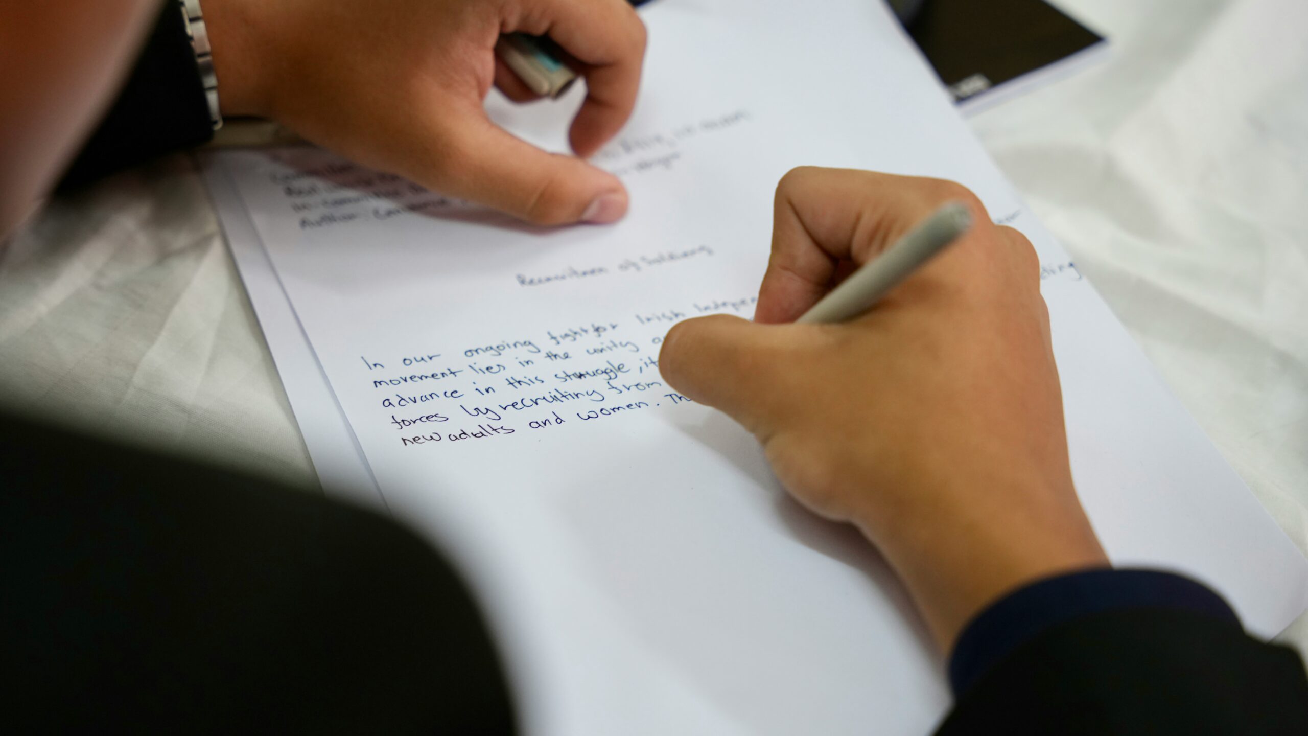 為 IGCSE 英語定向寫作(試卷 2)構思有說服力的論點